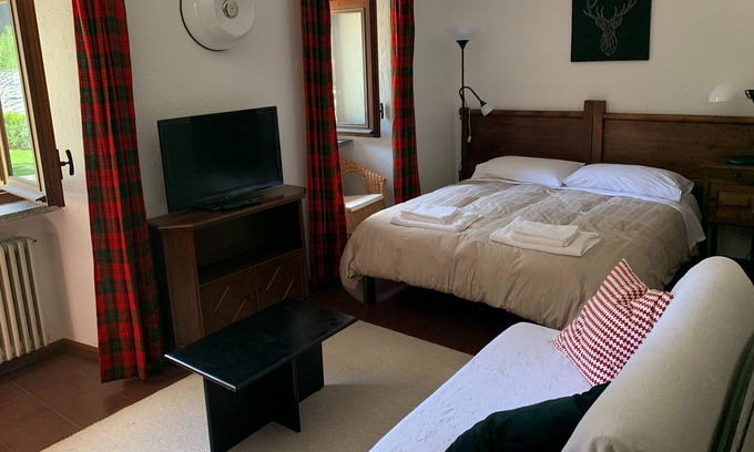 Pallusieux Apartment | Open space/studio with garden in traditional farm house