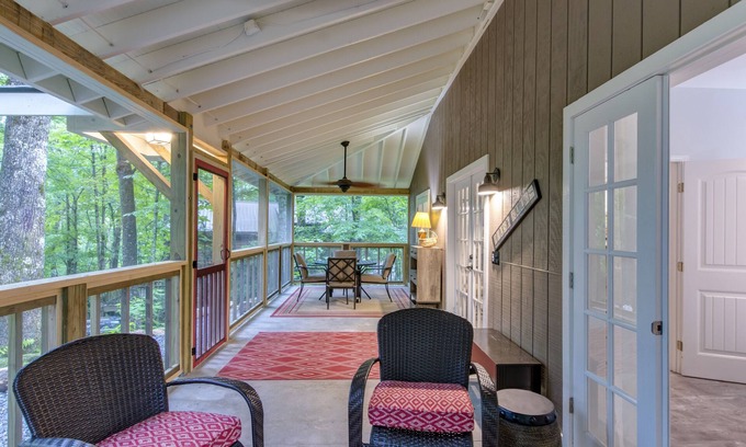 Highlands House | Open summer &fall dates/great porch/close to Downtown/Pets ok