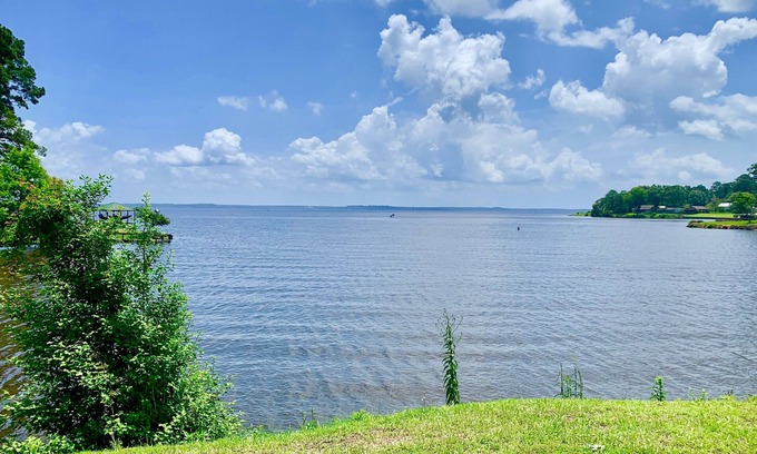 Huxley House | Open Waterfront Lakeview l Fish Camp l Huxley Bay Marina l Toledo Bend