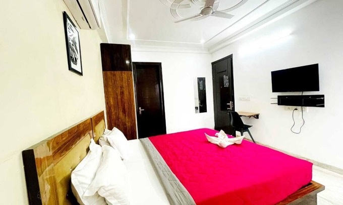 Sector 51 Hotel | OPO MINISTAR M180