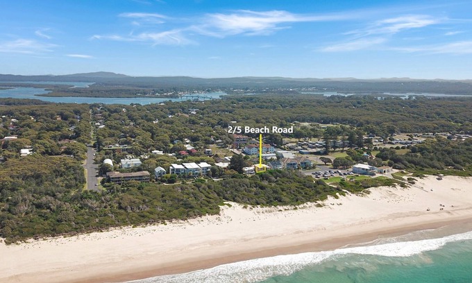Hawks Nest House | Opposite Bennetts Beach