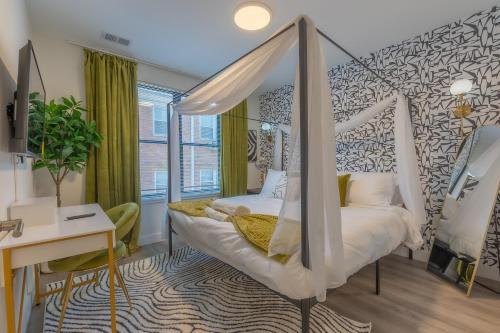Orange Apartment | Opulence in Olive with Free Parking plus EV Plug, 2 BR 2 baths Suite, 5 beds and Sleeps 8