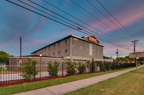 Heritage Hills Hotel | Orangewood Inn and Suites Midtown