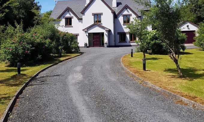 Ballyvaughan House | Orchard House, Ballyvaughan - Deluxe Holiday home on on the Wild Atlantic Way.