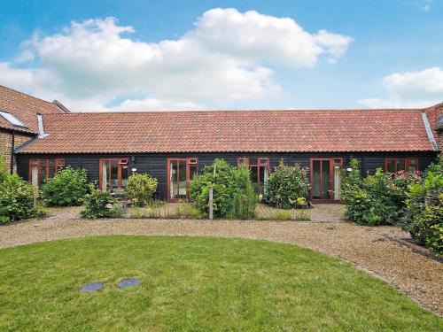 Potter Heigham House | Oregano - E4483
