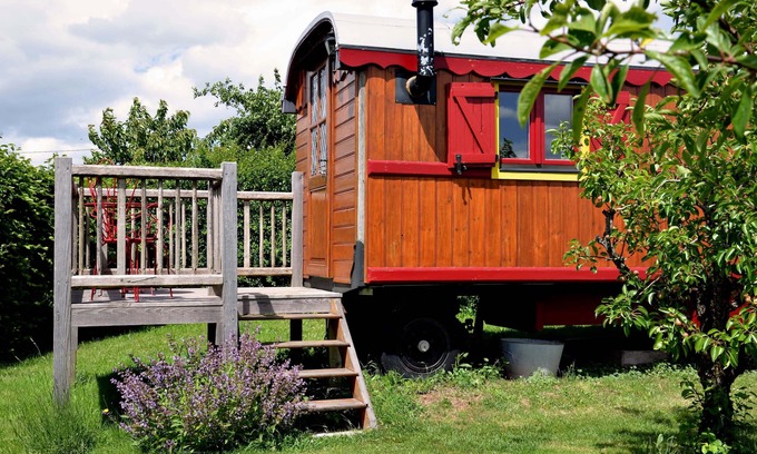 Dompierre-les-Ormes House | Original gîte in a traveling trailer, on private land near Cluny