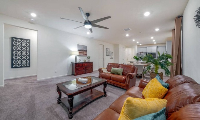 Casas Adobes Apartment | Oro Valley/Fenced/2 BR 2BA/Garage/Office