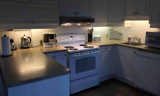 Winnipeg House | Osborne Village Charmer - minimum stay 30 days +