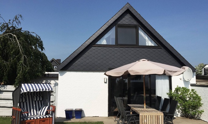 Sutel House | Our Meerglück on the Baltic Sea, sea view, open fire & sauna, 4-5 persons