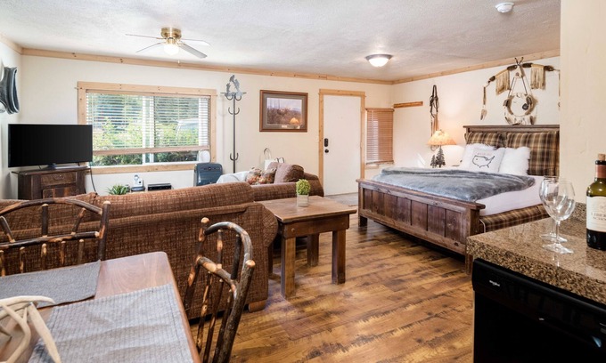Teton Village House | Outpost: Eagles Rest 2 Studio - Pool Access!