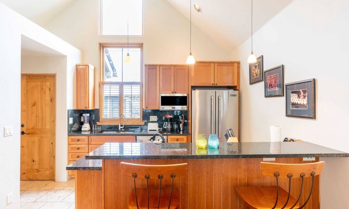 Telluride Condo | Owl Meadows 24 by Avantstay Walking Distance to Town & Slopes!