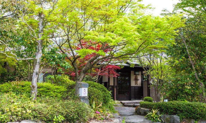 Yufuin Onsen Hotel | Oyado Sakuratei