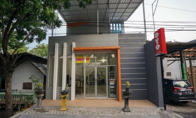 Dringu Hotel | OYO 2489 Choco 88 Residence