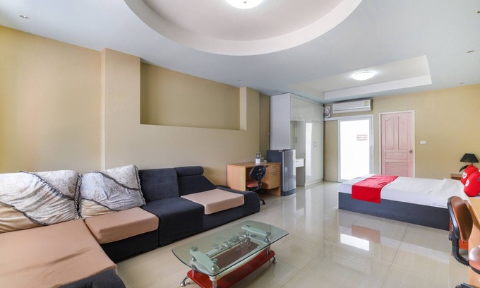 Nakhon Chai Si Hotel | OYO 762 Chompoo