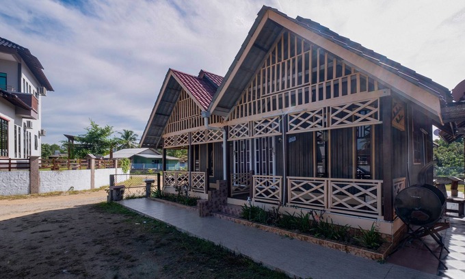 Cherating Hotel | OYO 89873 Nurbayu Chalet