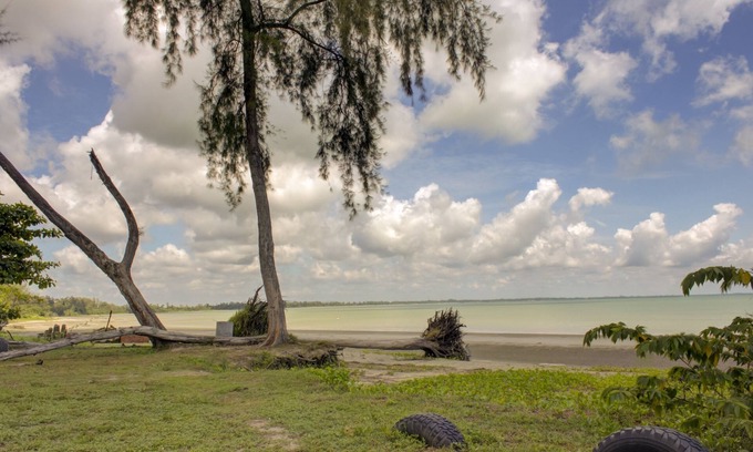 Sedili Kechil Hotel | OYO 89896 Sedili Inn Resort