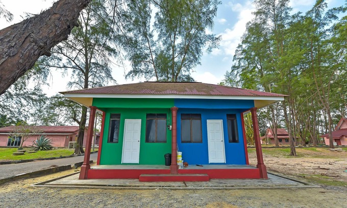 Kampung Penarik Hotel | OYO 90744 Bari Indah Beach Resort