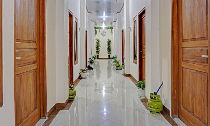 Madiun Hotel | OYO 92007 Mutiara Serayu Syariah