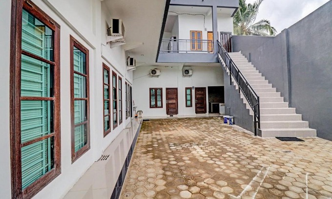 Jambi Hotel | OYO 92057 Reny Kost Syariah