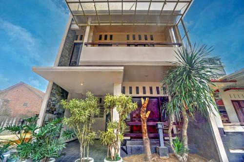 Malang Hotel | OYO 94769 Griya Djati Syariah 2