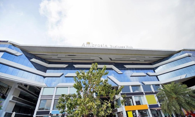 Surat Hotel | OYO Flagship Hotel Sky