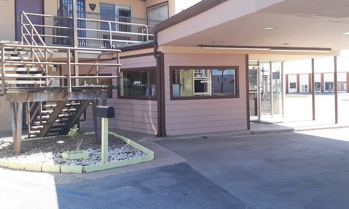 Clovis Hotel | OYO Hotel Kings at Clovis