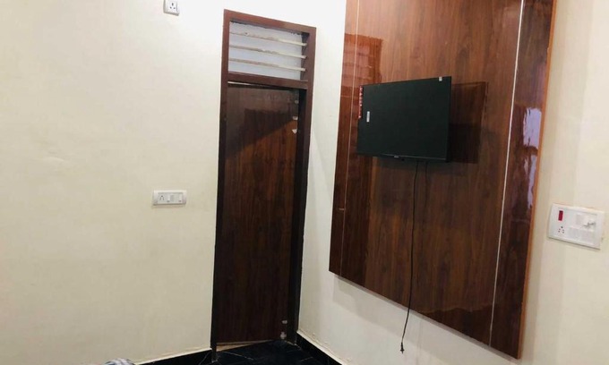 Pataudi Hotel | OYO Hotel Rahul Singh