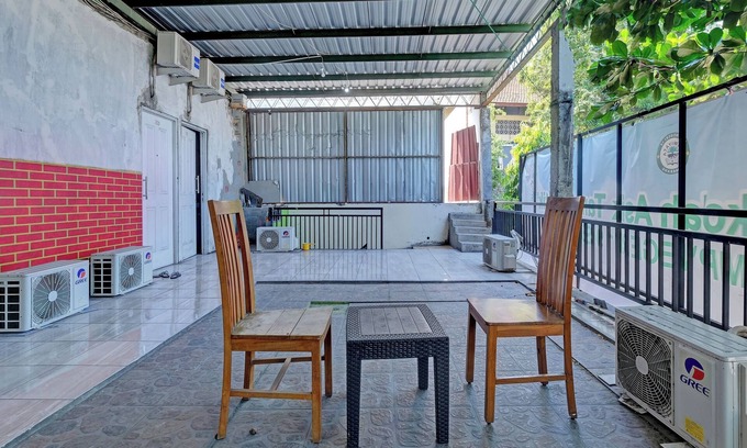 West Semarang Hotel | OYO Life 92877 Hotel Rainbow 7296