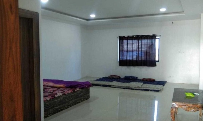 Shujalpur Hotel | OYO Nirmal Shree Garden