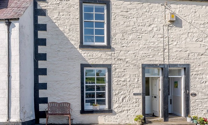 Newton Stewart House | OYSTERCATCHER, family friendly, with a garden in Isle Of Whithorn