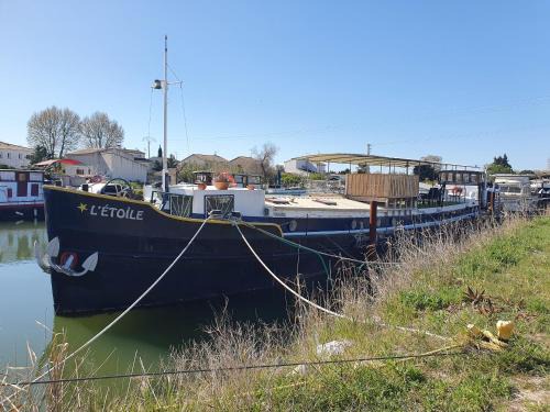 Aigues-Mortes Boat Rental | PÉNICHE authentique tout confort