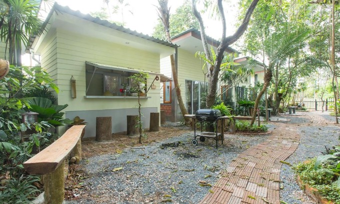 Trang Resort | P's cottage บ้านพักในสวนสวย