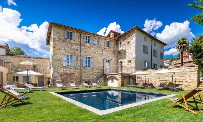 Ottiglio Villa | PALAZZO POZZO BONELLI 14, Emma Villas