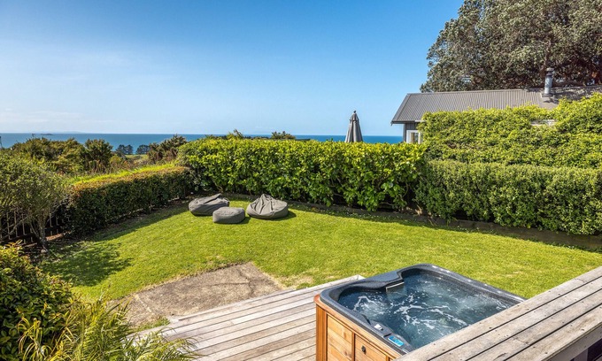 Palm Beach House | Palm Beach Panorama - perfect family holiday house with spa pool!