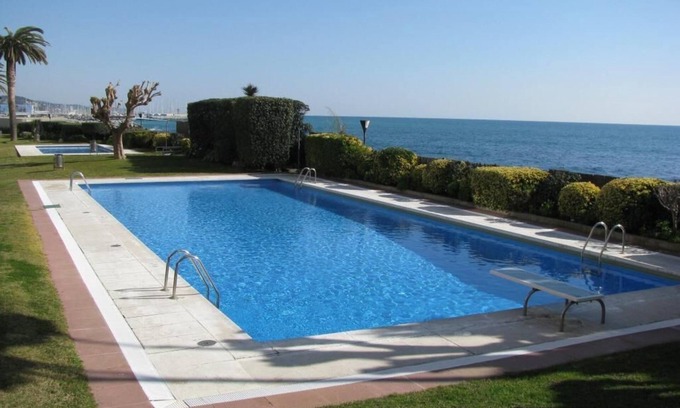 Sant Andreu de Llavaneres Apartment | Palm Garden, beautiful Sea view, cozy Apt, direct train @ Barcelona's door