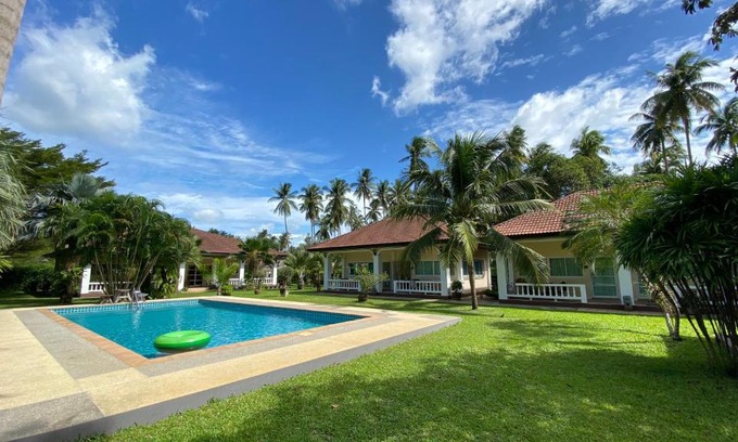 Phongprasan House | Palm Gardens Resort, Bang Saphan