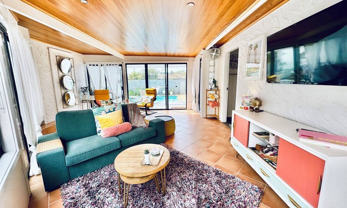 Coffs Harbour Villa | PALM SPRINGS – 2 BED + POOL – COFFS HABOUR