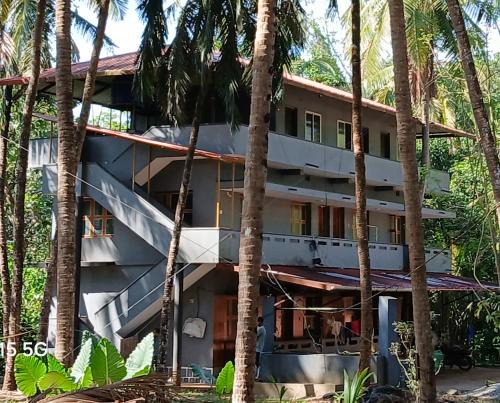 Saligrama House | Palm vista