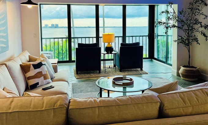 Fort Myers Apartment | Palms on the River: 90+ Day Rental, Amenities + View, Near Downtown Fort Meyers