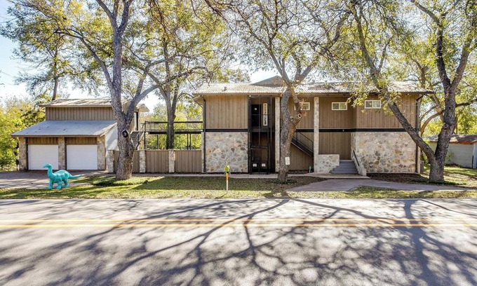Glen Rose House | Paluxy River House - riverfront, near downtown square, fire pit