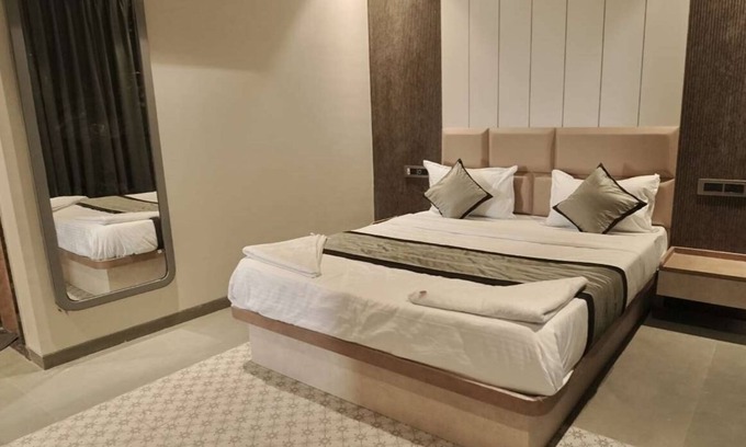 Pandharpur Hotel | Pandharipuram Palace