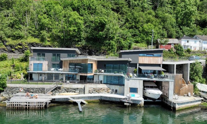 Oystese Apartment | Panoramaresort in Hardangerfjorden leilighet i sjøkanten ved Hardangerfjorden for 7 personer boat , sauna,kajak, SUP for rent