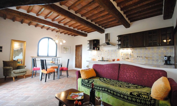 Radicondoli Apartment | Panoramic apartment with terrace, pool and garden, just 5 km from the old town.