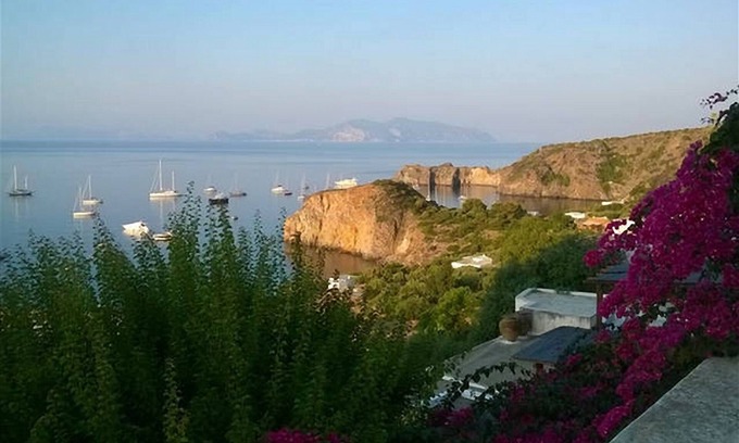 Panarea House | Panoramic seaside apartment in Panarea near beach