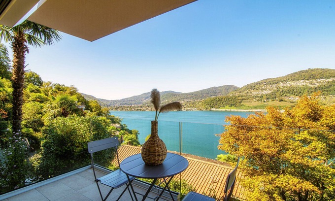Montagnola Apartment | Panoramic studio apartment overlooking Lake Lugano (LA PALMA 1)