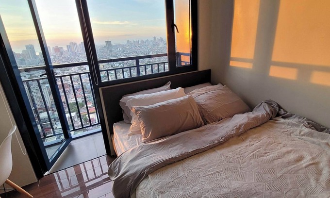 Salcedo Village Condo | Panoramic View Corner Unit w/Balcony Near Airport & Sky Way - 2