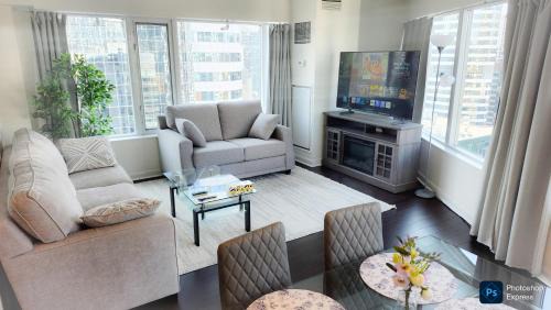 Downtown Toronto Apartment | Pantages Skyline Suite in Toronto Centre - Free Parking