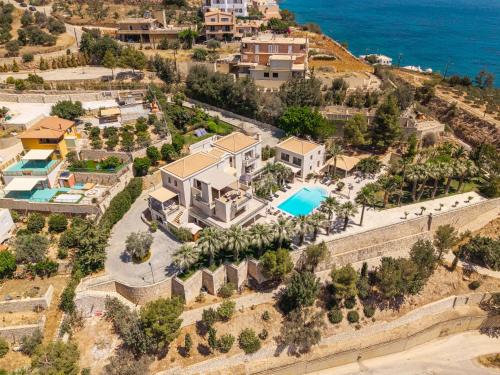 Linoperamata Villa | Pantanassa Palm Tree Mansion