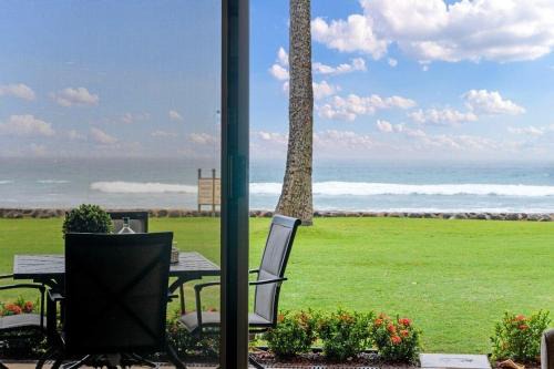 Honokowai House | Papakea A108 · PK A108 Remodeled OceanFront Studio w Ocean Views
