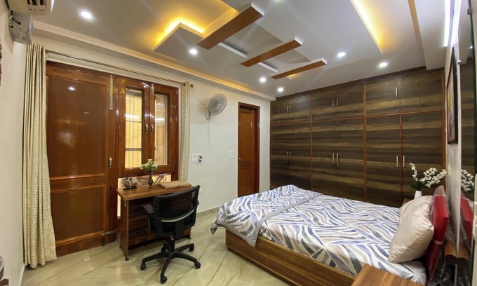 Janakpuri Apartment | Paradise 4BHK Apartment Terrace, AC, WIFI, Metro, Events